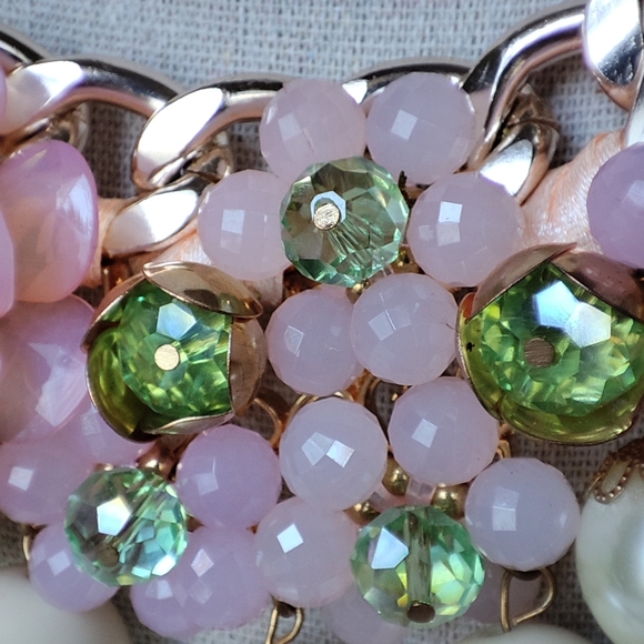 Pink Acrylic and Glass Peridot Faux Pearls Statement Necklace Gold Tone NWOT - Picture 11 of 12